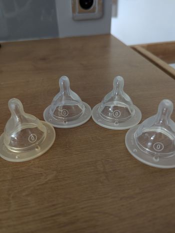 4 tétines mam taille 0