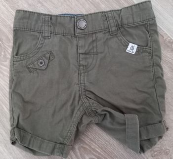 Short vert kaki 