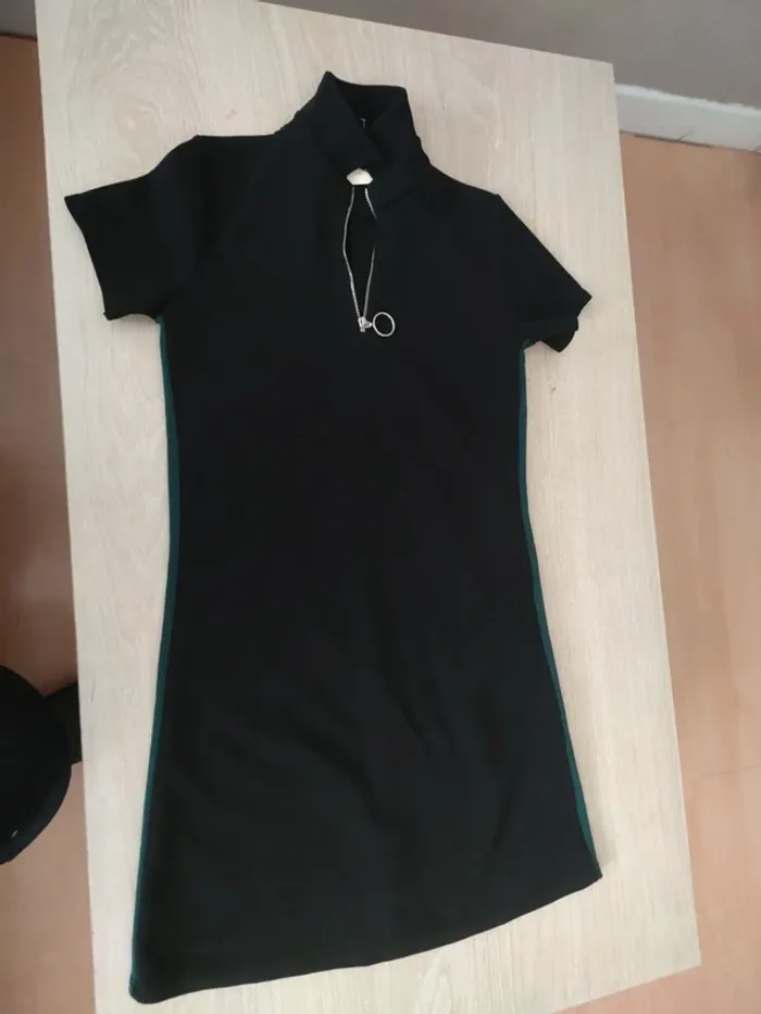Robe noir bande verte zip col liberto xs