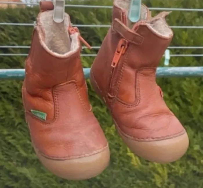 Bottes en cuir de la marque Kickers, taille 20. En très bon état - photo numéro 5