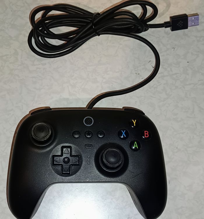 Manette 8Bitdo Ultimate Noire Filaire Noire pour PC Windows, Nintendo Switch, Android et Rasberry Pi