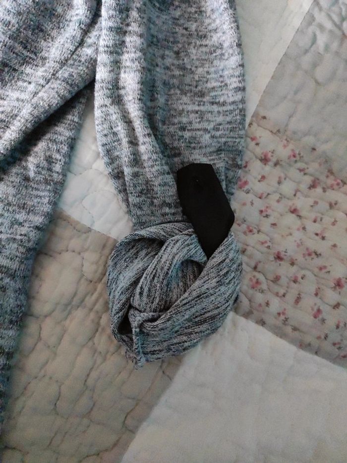 Pull léger avec petite poche cuir décoration - photo numéro 3