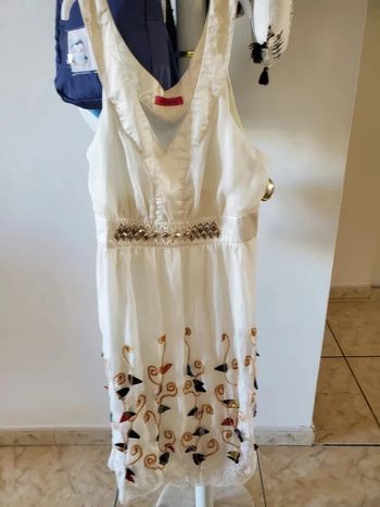 Robe blanche taille 38 très bon état