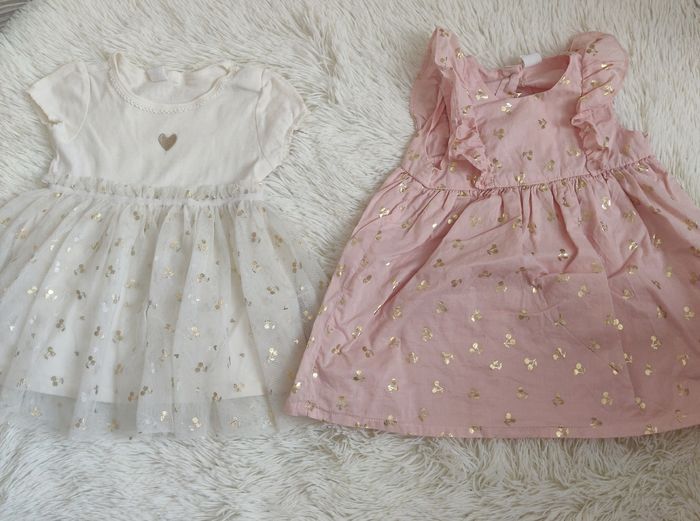 2 robes de chez H&M.