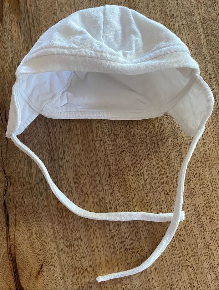 Bonnet  en forme de casquette - photo numéro 2