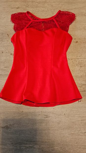 Bustier rouge avec dentelle en haut, ceintré, taille S/M, peu mis