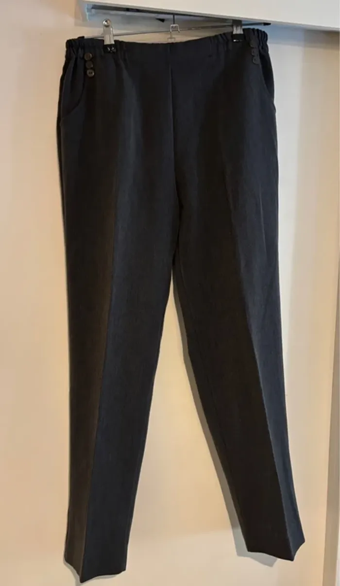 Jolie pantalon gris léger taille 36-38 en très bon état - photo numéro 3