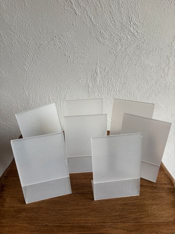Présentoirs de table en plexi
