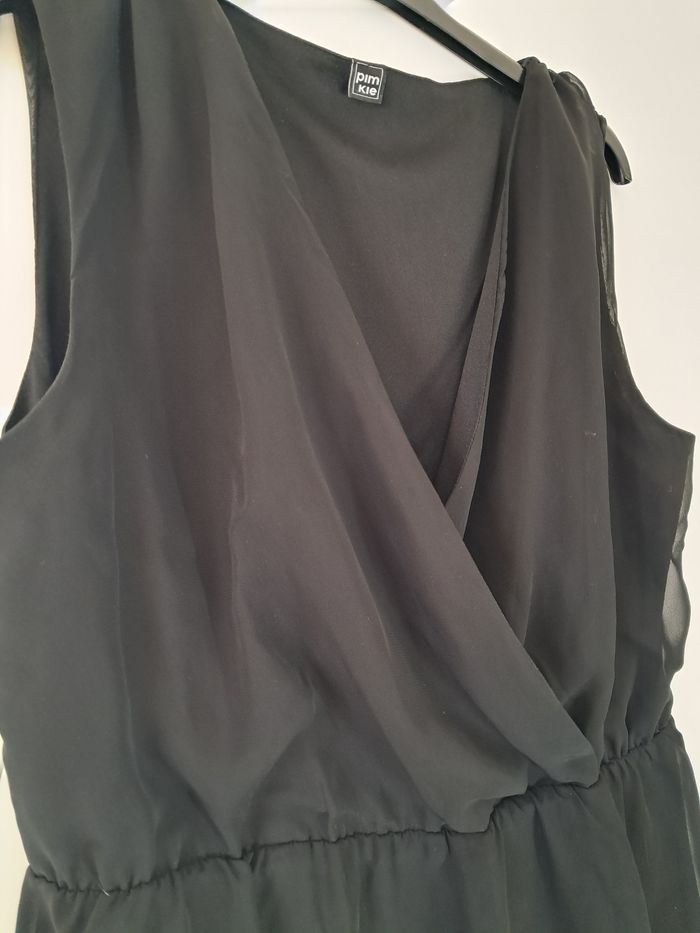 Petite robe noire en voile décolleté - photo numéro 4