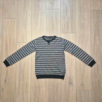 Pull fin rayé gris chiné et noir. Garçon 10 ans. Marque Kiabi