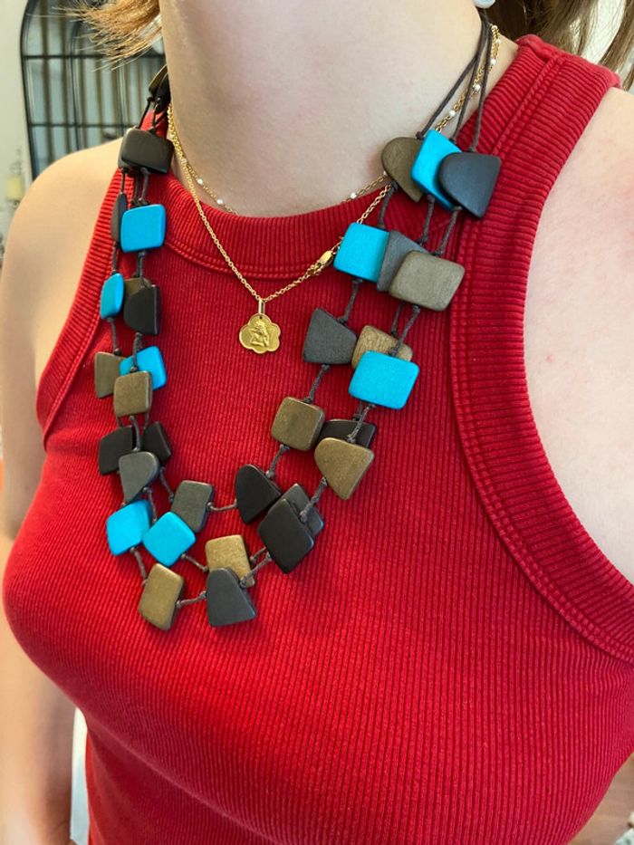 Collier trois rangs en perles de bois plates tons bruns et turquoise neuf - photo numéro 3