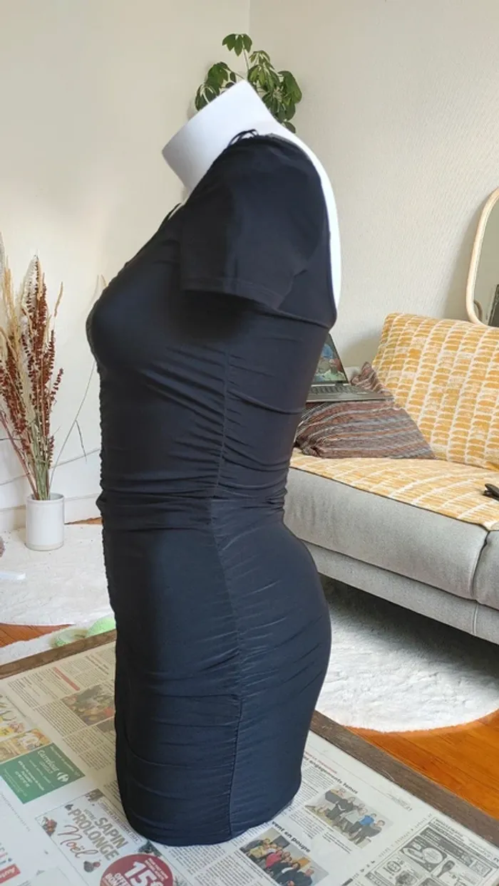 Robe moulante manche courte fronces couture - photo numéro 5