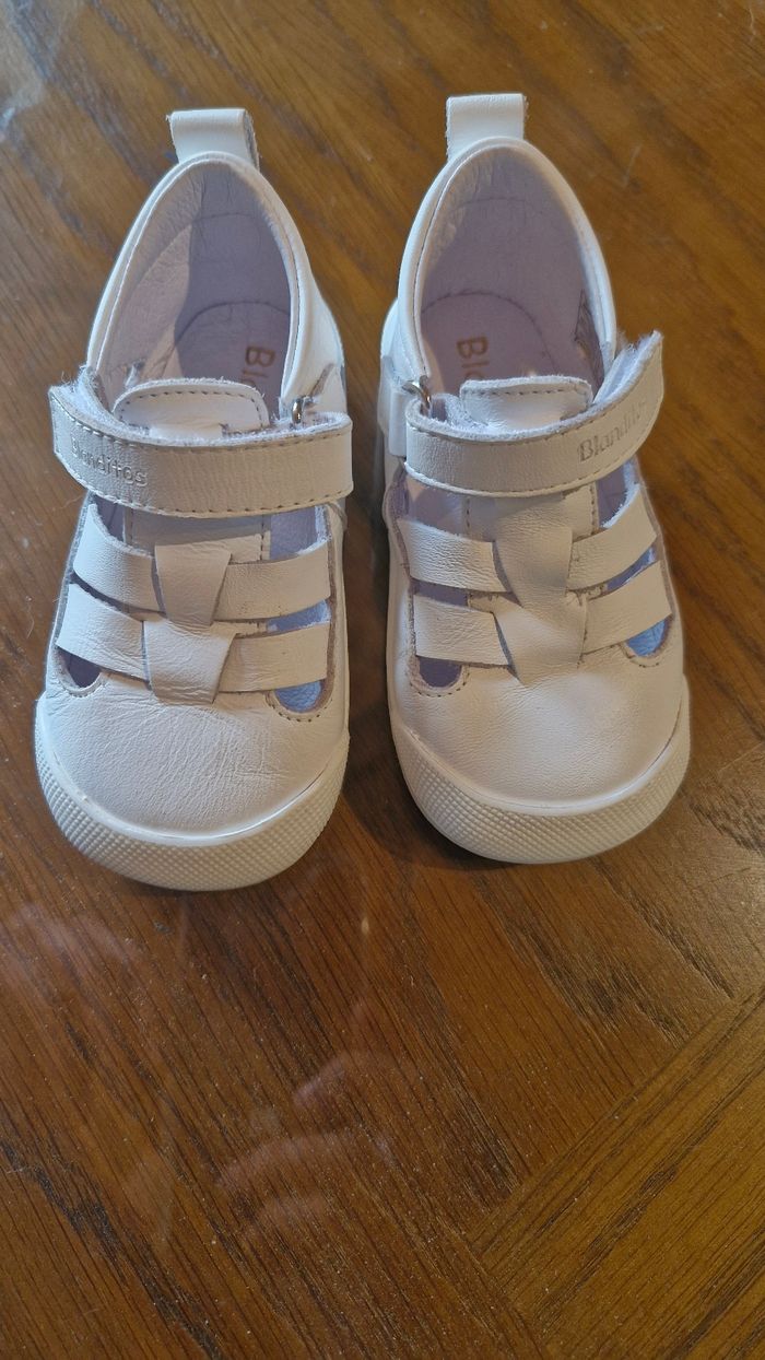 Chaussure blanditos taille 20