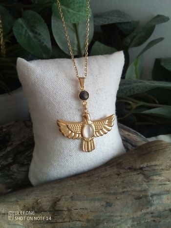 Collier aigle pierres de sélénite et de labradorite