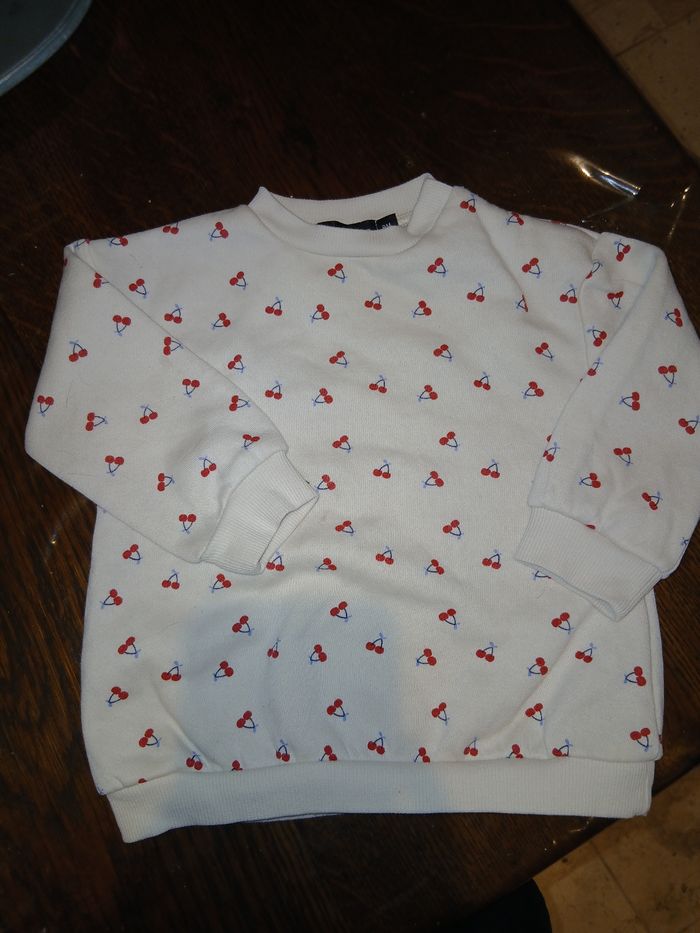 Pull mixte cerise 9mois