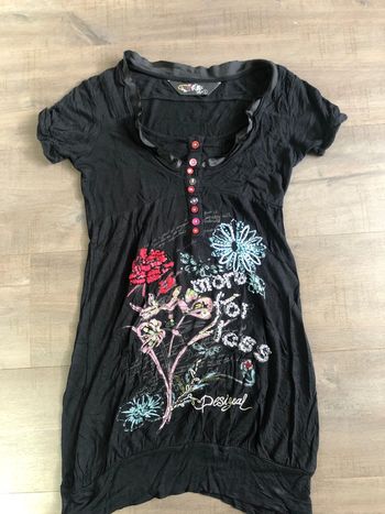 Mini robe Desigual taille S noire avec sequins