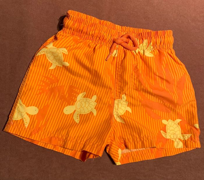 Lot vêtements combi short,maillot short et tablier - photo numéro 3
