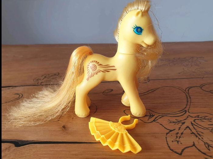 Mon  Petit  Poney  G2  Princess Golden Light (Princesse Lumière) (rare) - photo numéro 7