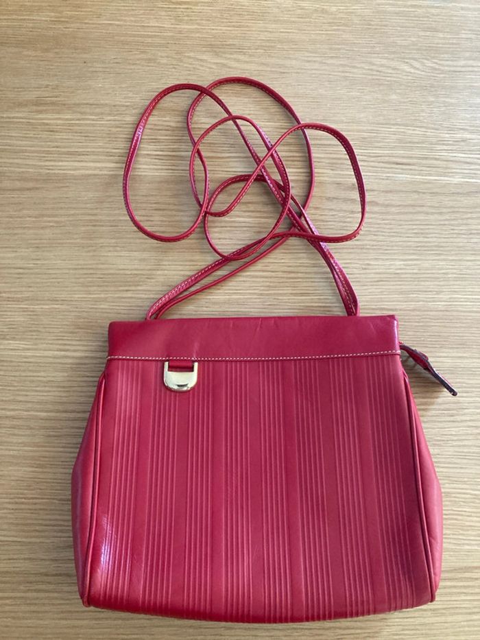 Sac à main rouge neuf