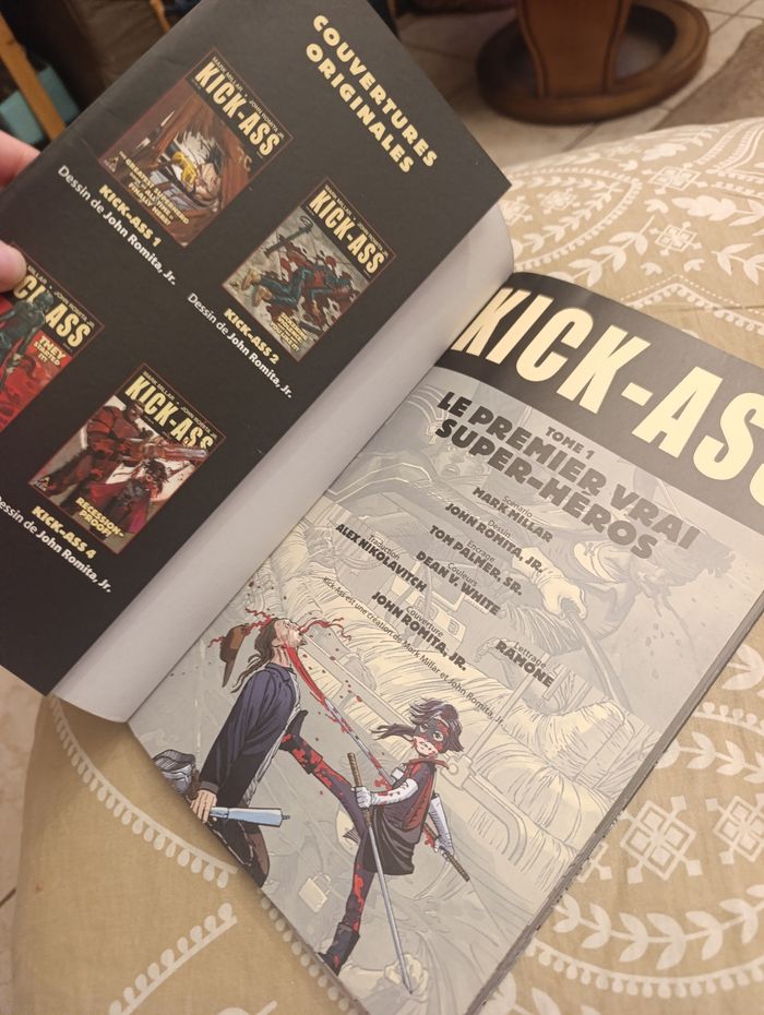 BD Kick-Ass, Tome 1 - Millar & Romita Jr. (Édition Panini Comics) - photo numéro 3