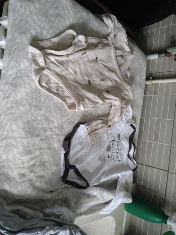 Lot de 6 bodys 12 mois