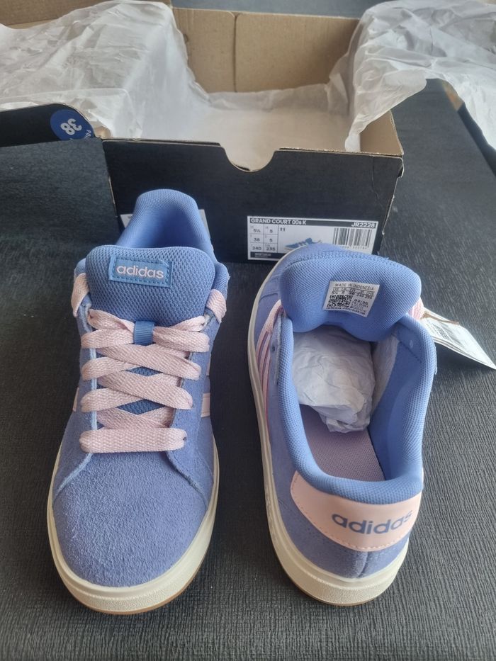 Baskets Adidas neuves - photo numéro 2