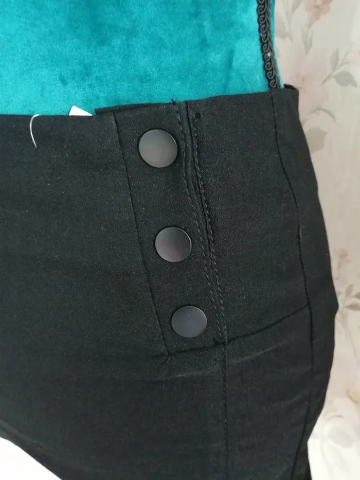 Short noir habillé taille haute avec boutons pressions / mim / (38) - photo numéro 3