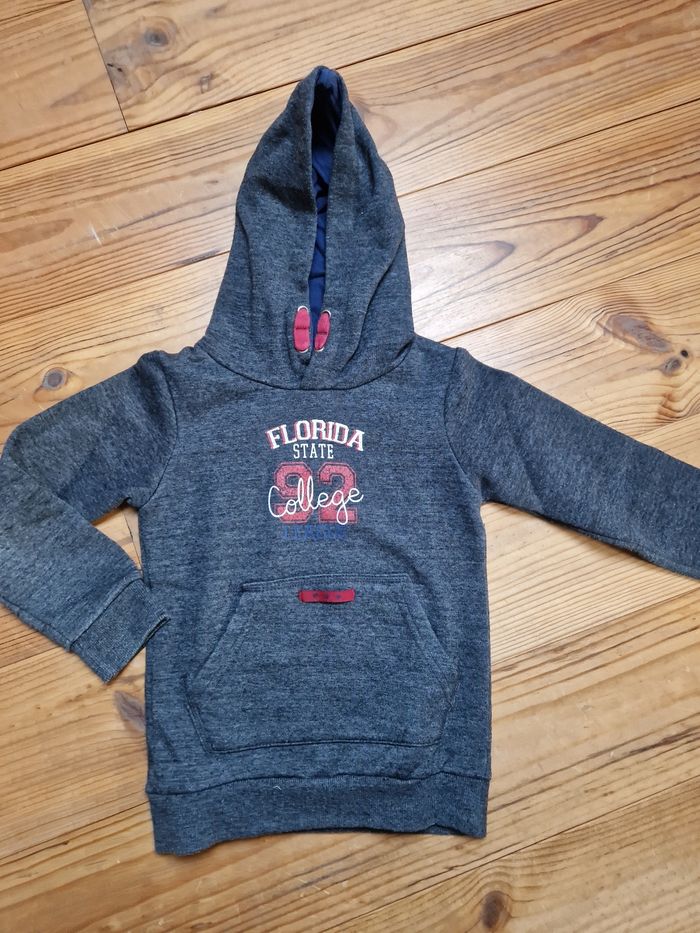 Pull à capuche gris