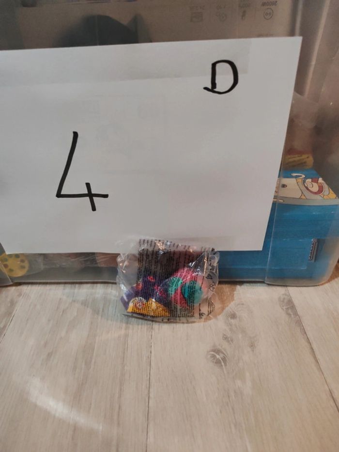 Figurine McDonald's zoobles}