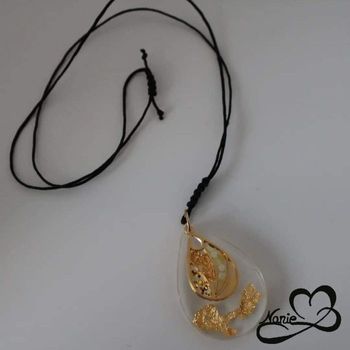 Pendentif en résine avec des feuilles d'or !!