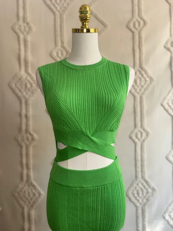 Ensemble côtelé vert vif crop top asymétrique + jupe longue – tendance Y2K - photo numéro 3