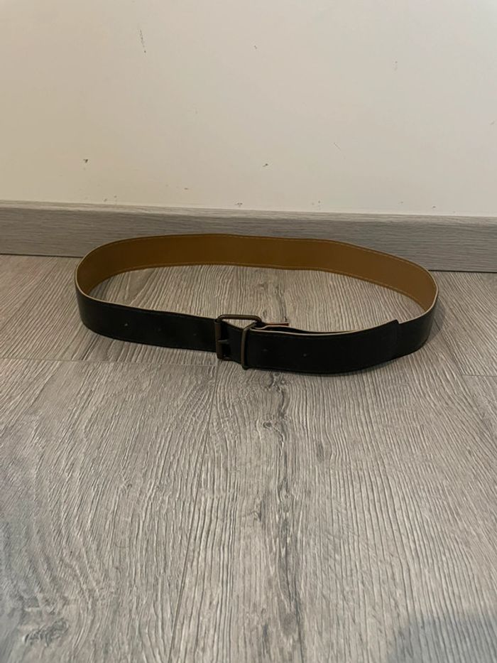 Ceinture marron boucle doré vieilli correspond à une taille 38