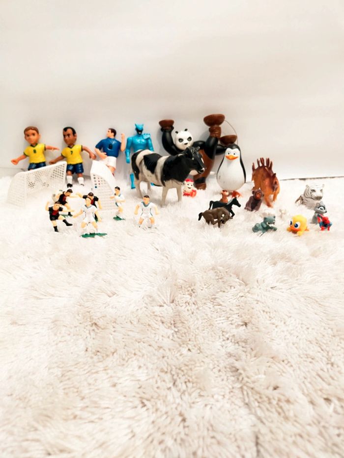 Lot de 26 figurines diverses