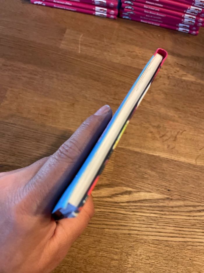 Livre La bibliothèque Rose Miraculous Un parfum de supervilain Numéro 4 - photo numéro 6