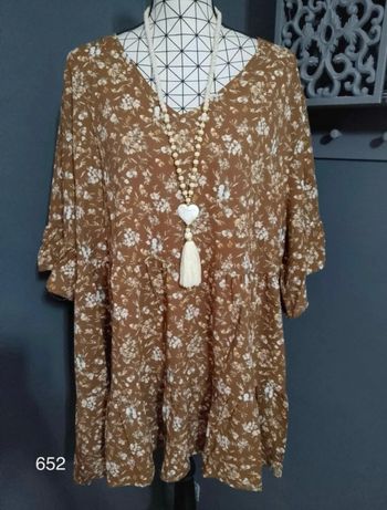 Blouse Marron Grande Taille 54 – Col V, Imprimé Floral, Manches Volants et Ourlet Évasé 🌸