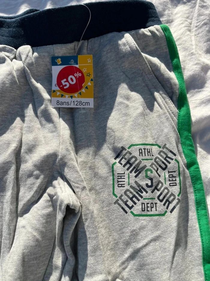 Jogging taille 8 ans gris Super U neuf avec étiquette - photo numéro 3