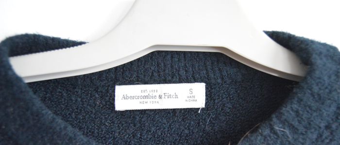 Pull bleu marine Abercrombie & Fitch – Taille S – Logo A&F - photo numéro 2