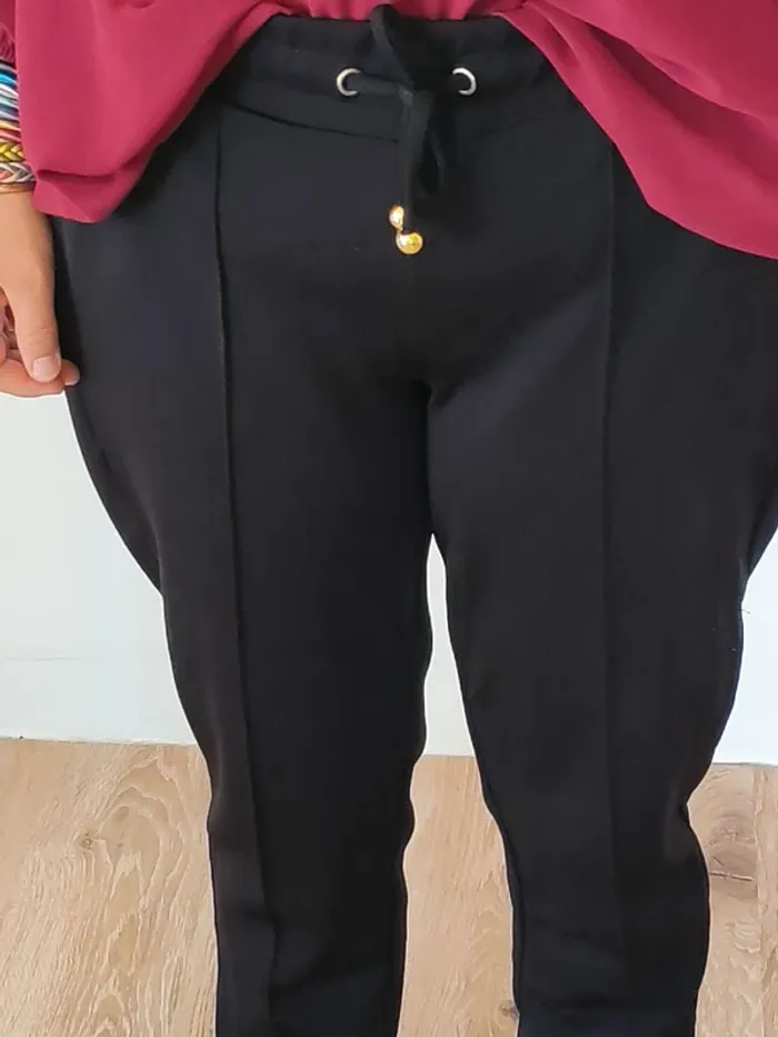Pantalon noir taille haute stretch – XL/XXL – Boutons décoratifs - photo numéro 2