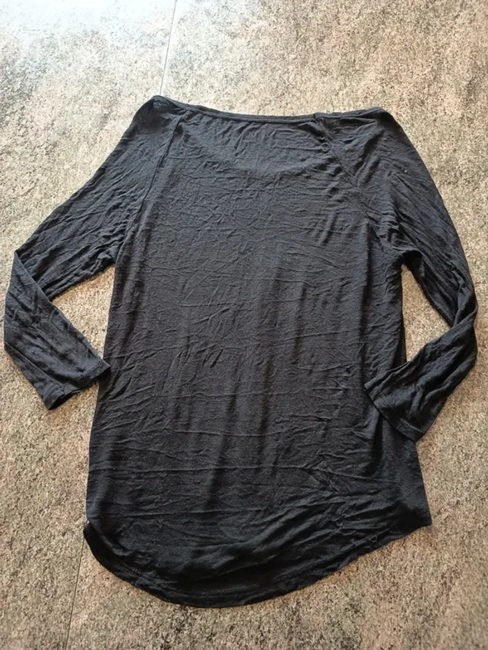 Lot de 2 T-shirts identiques taille 38 sans marque - photo numéro 3
