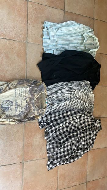 Lot de 4 chemises et 1 haut taille S