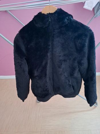 Veste à fourrure noir 11/12ans