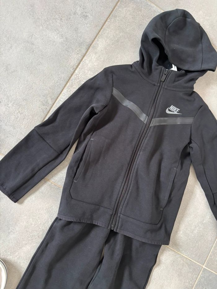 Ensemble de jogging Nike - photo numéro 2