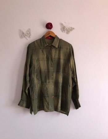 Devernois – Très élégant chemisier vert kaki à motifs floraux