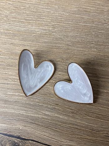 Paire de boucles d oreilles acier coeur blancs