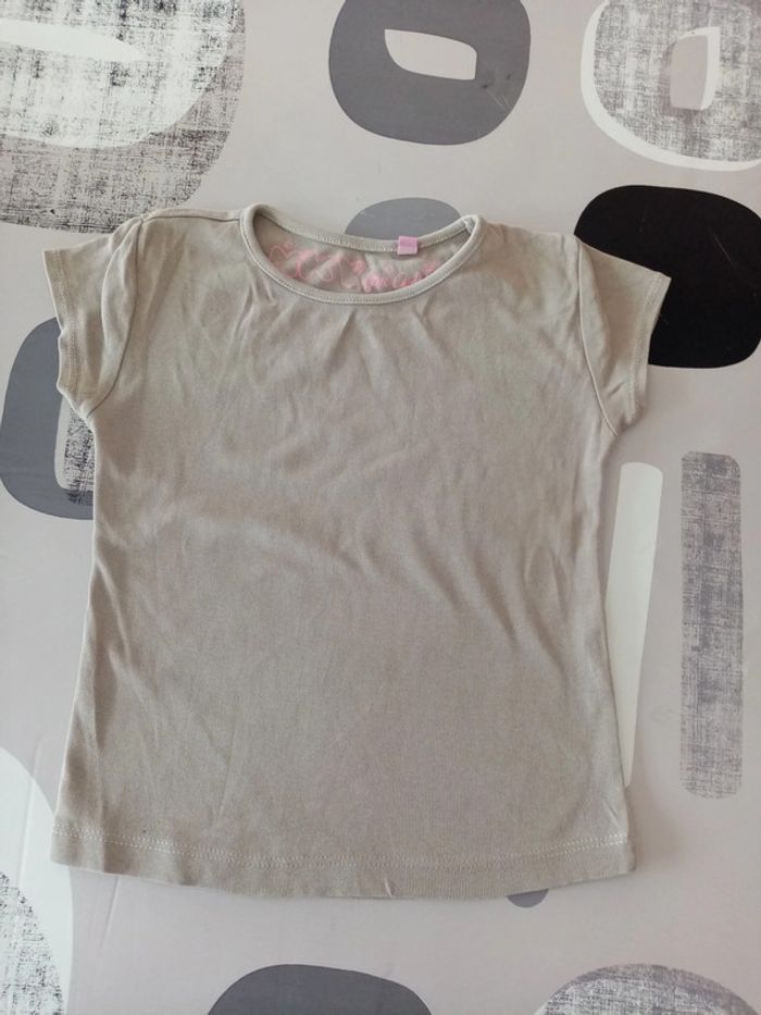 T-shirt taupe Taille 6 ans