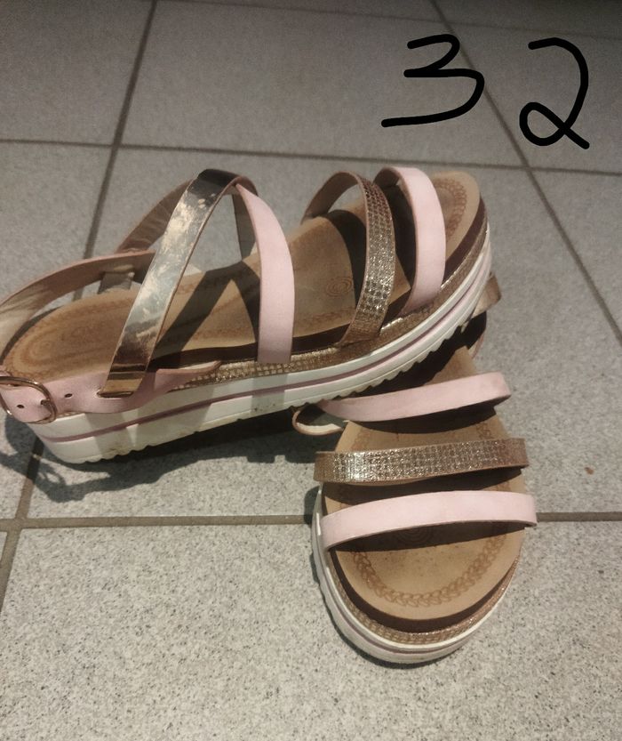 3€  sandales 32