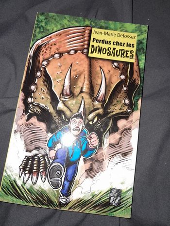 Livre perdu chez les dinosaures