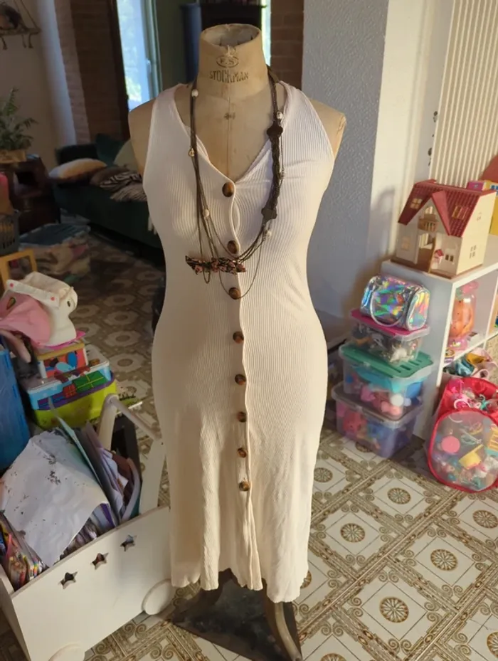 Robe blanche côtelée