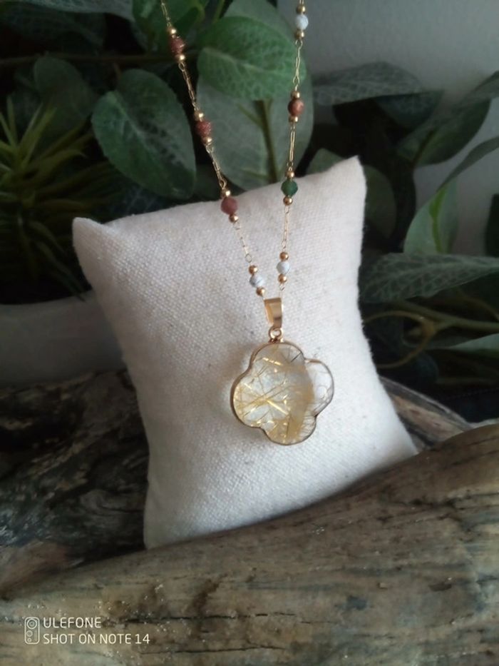 Collier pendentif trèfle en quartz rutile