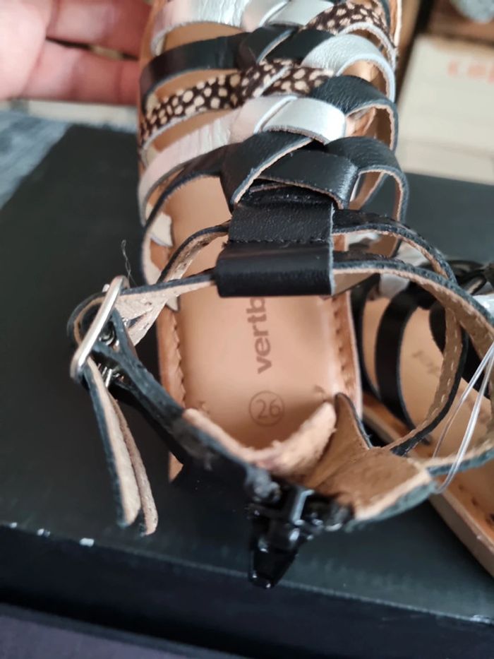 Sandales cuir Vertbaudet neuves taille 26 - photo numéro 5